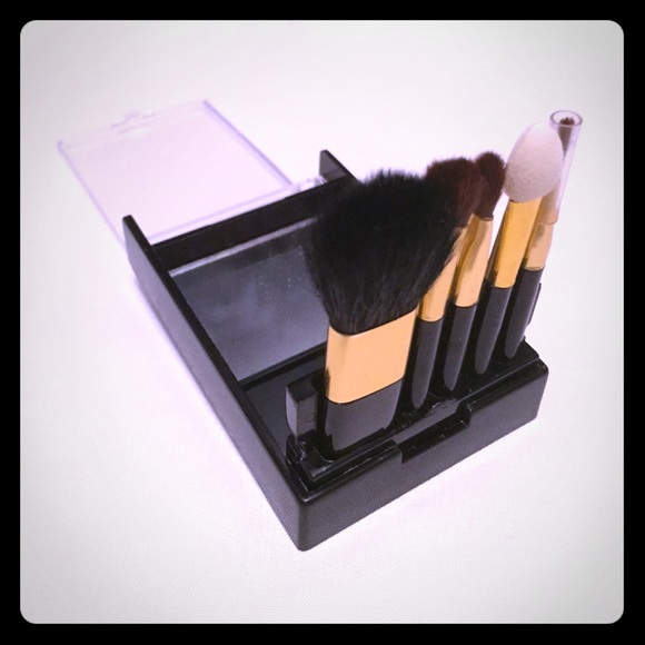 MINI POP-UP BRUSH COMPACT (NWOT)