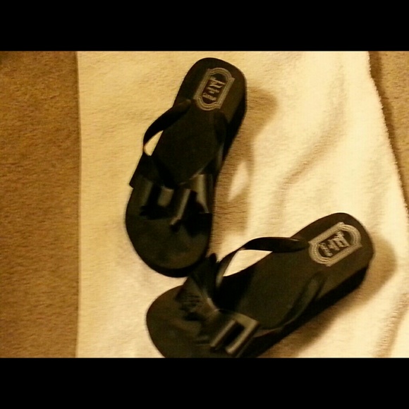 Black wedge flip flops with bow