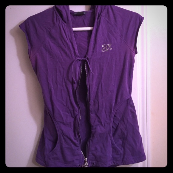 Short sleeve zip up