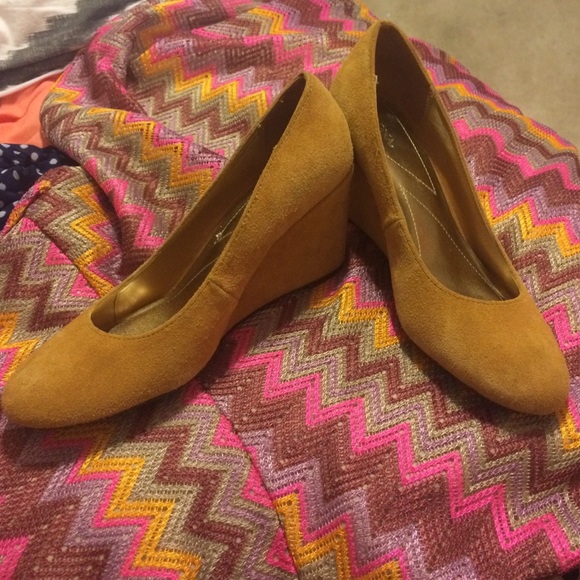 Merona Yellow Wedges
