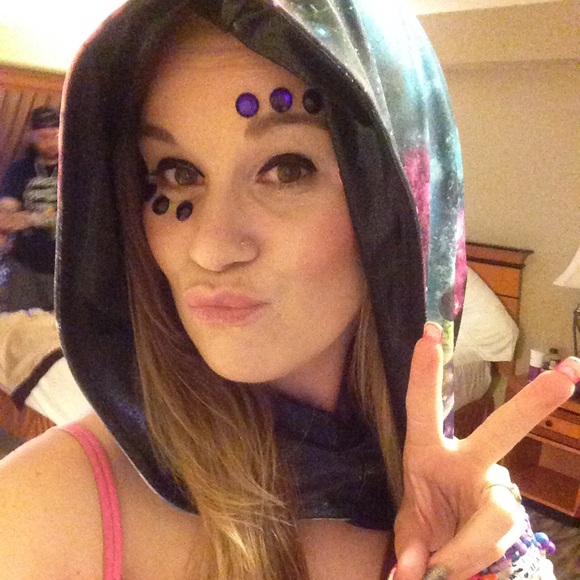 Meet your seller 💙 - Picture 2 of 4