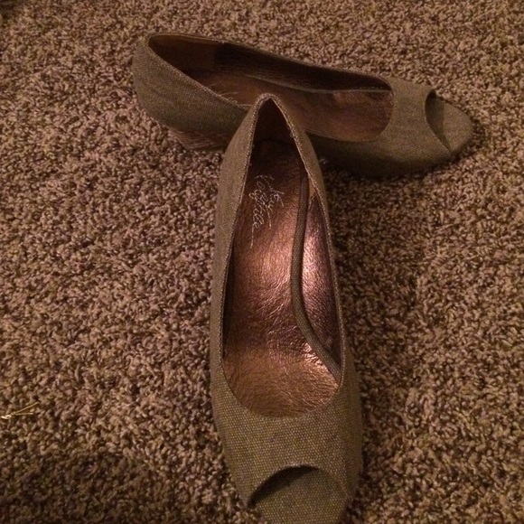 Key volatile shoes - brand new