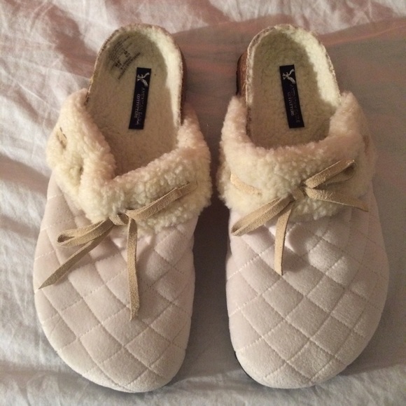 Cream comfy slippers