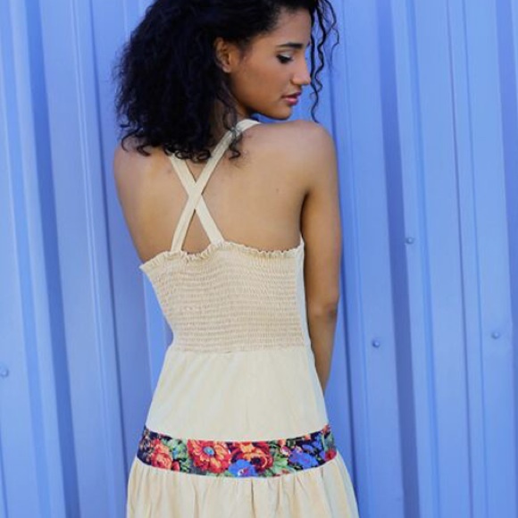 Summer Tan & Floral Dress - Picture 2 of 4