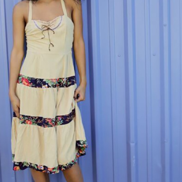 Summer Tan & Floral Dress - Picture 4 of 4