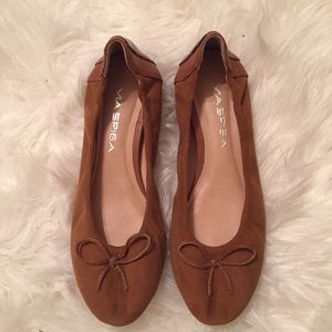 NWOT Via Spiga Suede Flats.