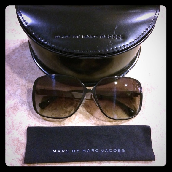 MARC BY MARC JACOBS SUNGLASSES