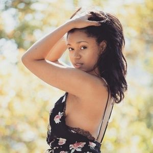 Meet your Posher, Dominique