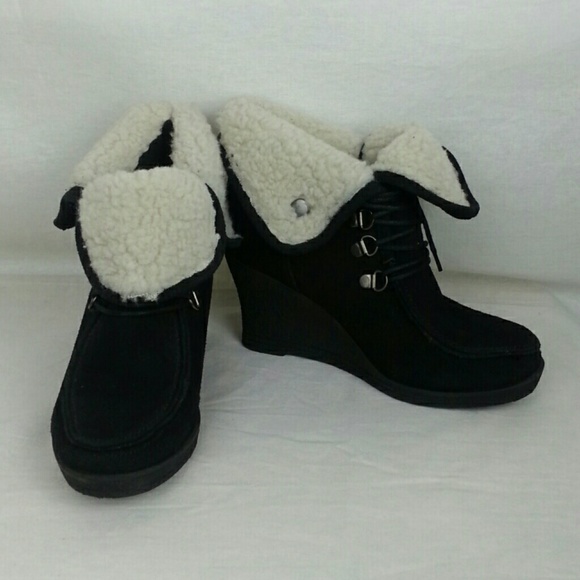 Groove Shoes - Black Wedge Booties