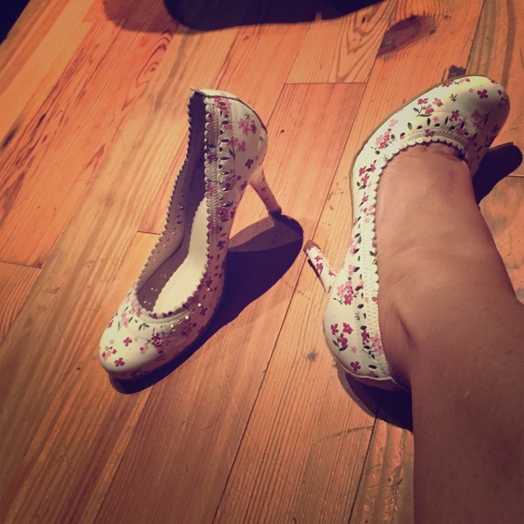Leather vintage floral style heels.  Super comfy