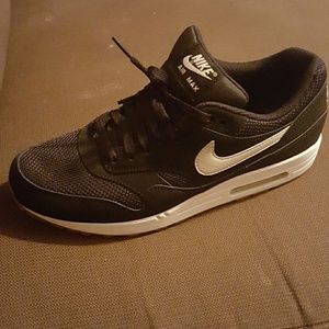 Meet your Posher, Robinson