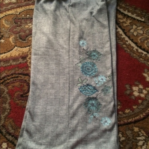 Houndstooth Capri pants - Picture 1 of 3