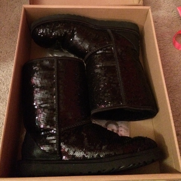 UGG Shoes - ‼️FLASH SALE‼️Size 9 sparkly black uggs
