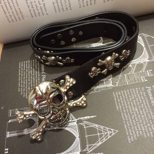 Skulls belt