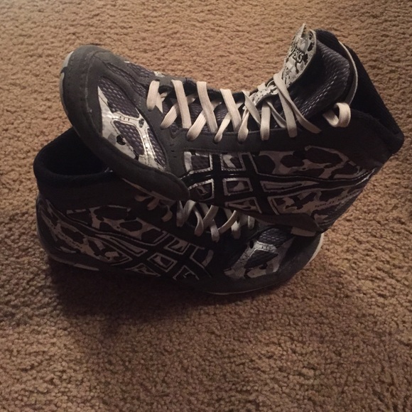 ASIC wrestling shoes