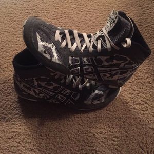 ASIC wrestling shoes