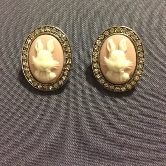 Bunny cameo earrings :)
