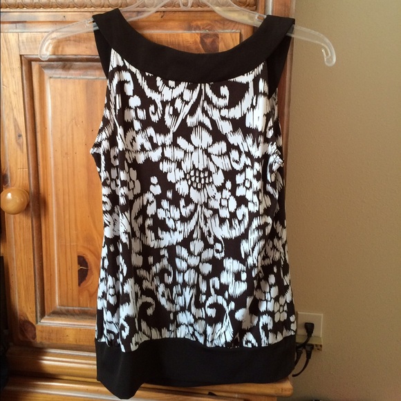 Sleeveless fashion top - Picture 2 of 2