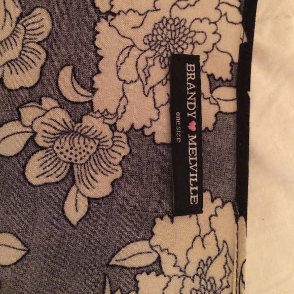 Brandy Melville Short Floral Kimono - Picture 2 of 2