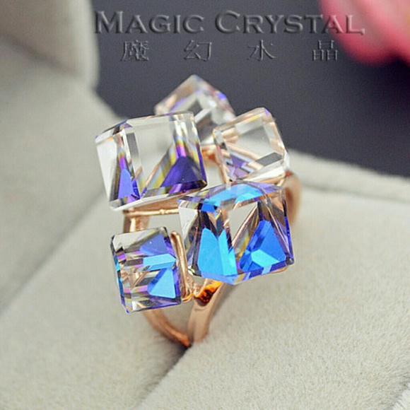 Ring blue crystal