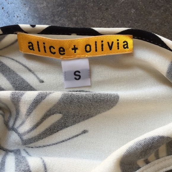 ❌SOLD❌Alice + Olivia silk jersey butterfly dress - Picture 4 of 4