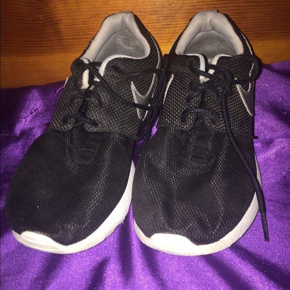 Nike Roshe Run black, white, and grey