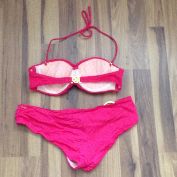 VS: Very Sexy Twist Bandeau with Cheeky Hipkini - Picture 3 of 4