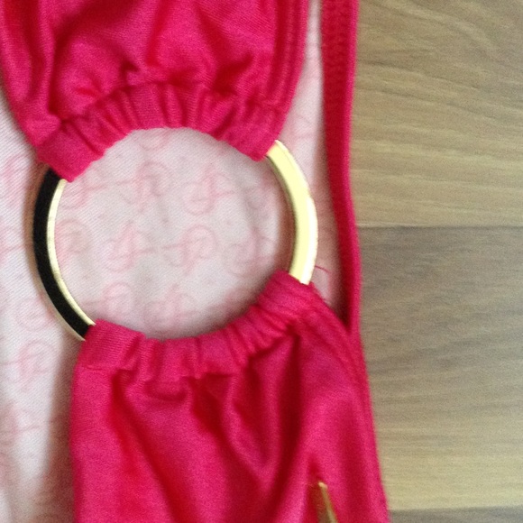 VS: Very Sexy Twist Bandeau with Cheeky Hipkini - Picture 4 of 4