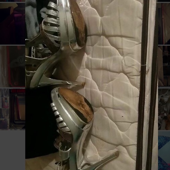 Heels - Picture 3 of 3