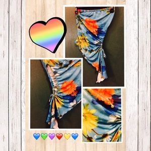 Cute asymmetrical tropical top 🌺