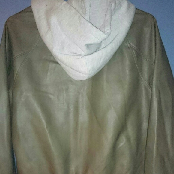 Sold - Picture 3 of 3