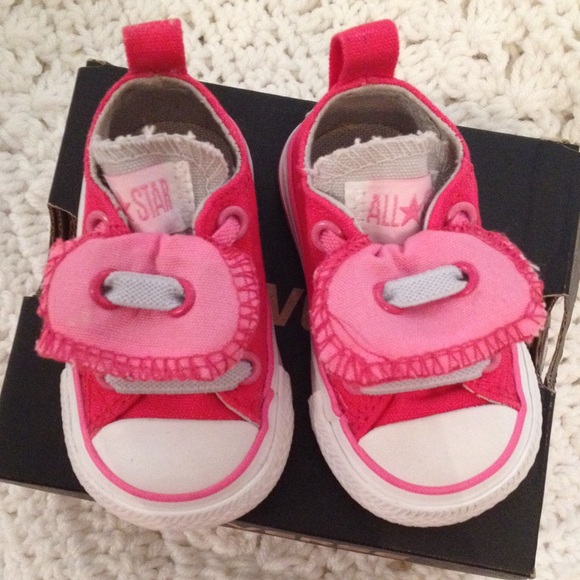 Raspberry cored converse infants - Picture 2 of 3