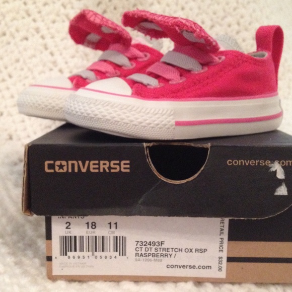 Raspberry cored converse infants - Picture 3 of 3