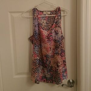 Flowy patterned tank