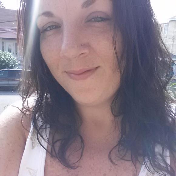 Meet your Posher, Rae - Picture 1 of 1