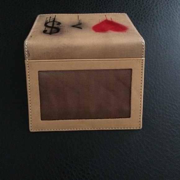 ID Holder - Picture 3 of 3