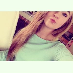 Meet your Posher, Kayla