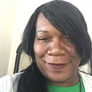 Meet your Posher, Valecia