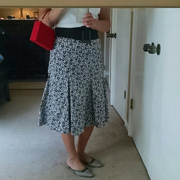 Classy skirt!