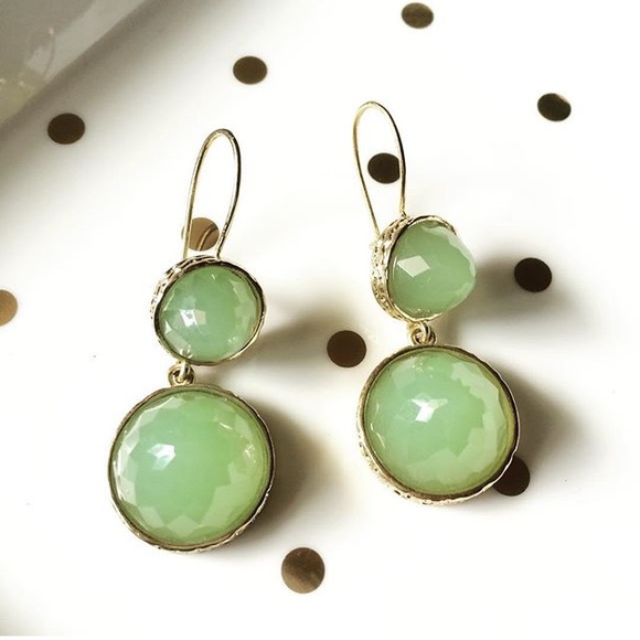 Green drop earrings. New without tags