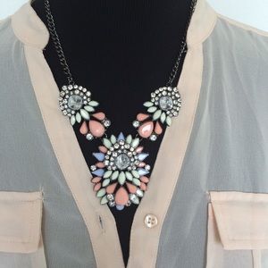 ❌ SOLD ❌ statement necklace. Worn once. EUC