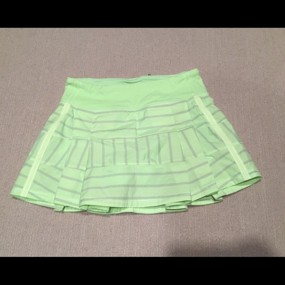 Lululemon size 2 skirt. Worn once! - Picture 1 of 1