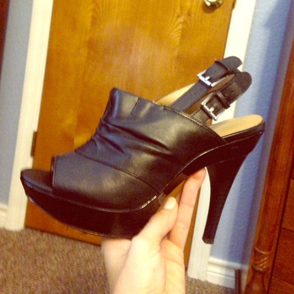 Nine West black open toe heels