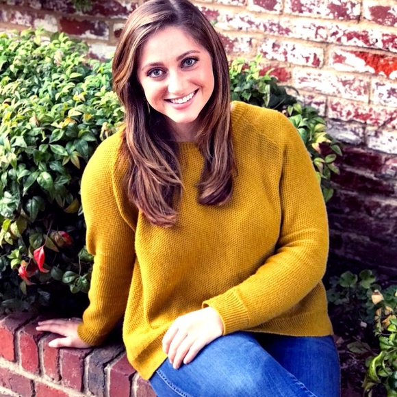 Meet your Posher, Tara - Picture 2 of 2