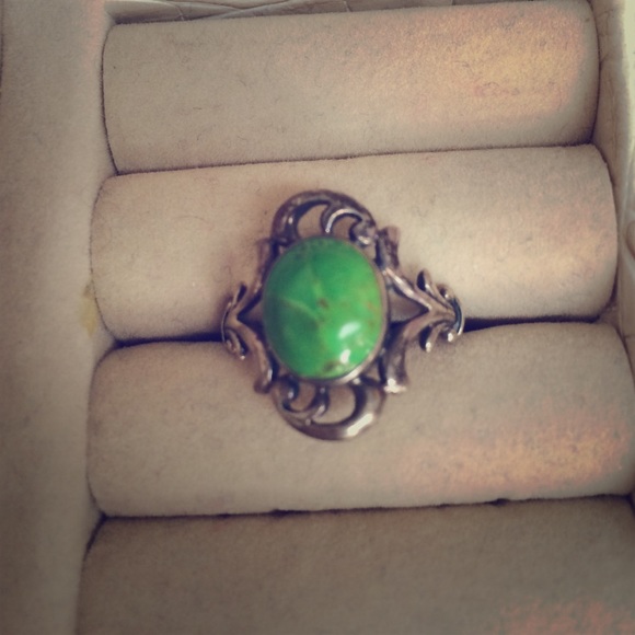 Beautiful jade antique style ring