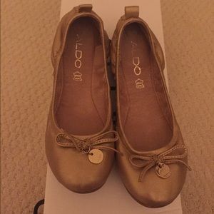 Aldo gold veress flats size 6