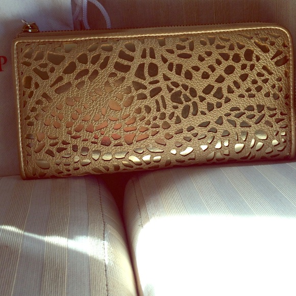 Ivanka Trump gold wallet