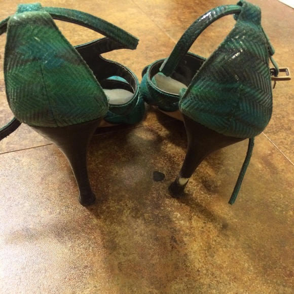 Stuart Weitzman heels - Picture 4 of 4