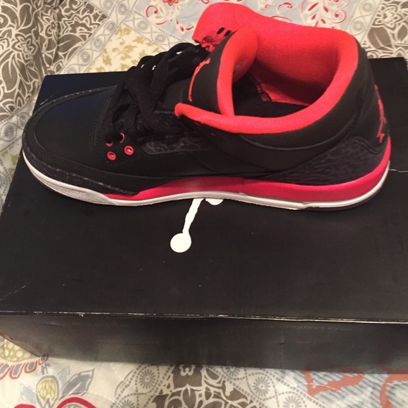 Jordan retro 3s Crimson