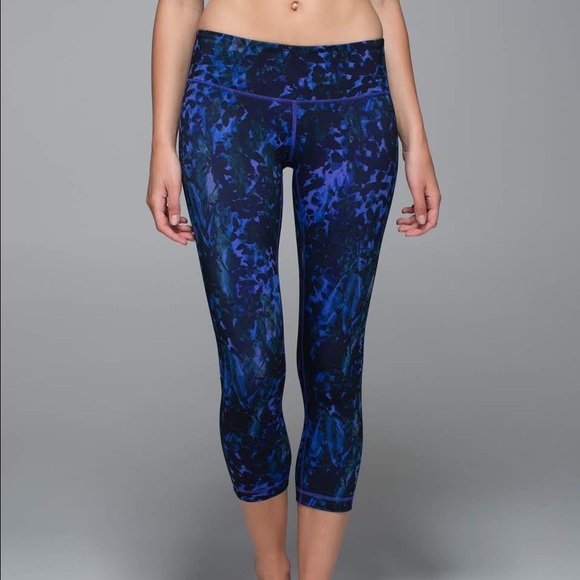 Lululemon Wunder Under crop II size 4